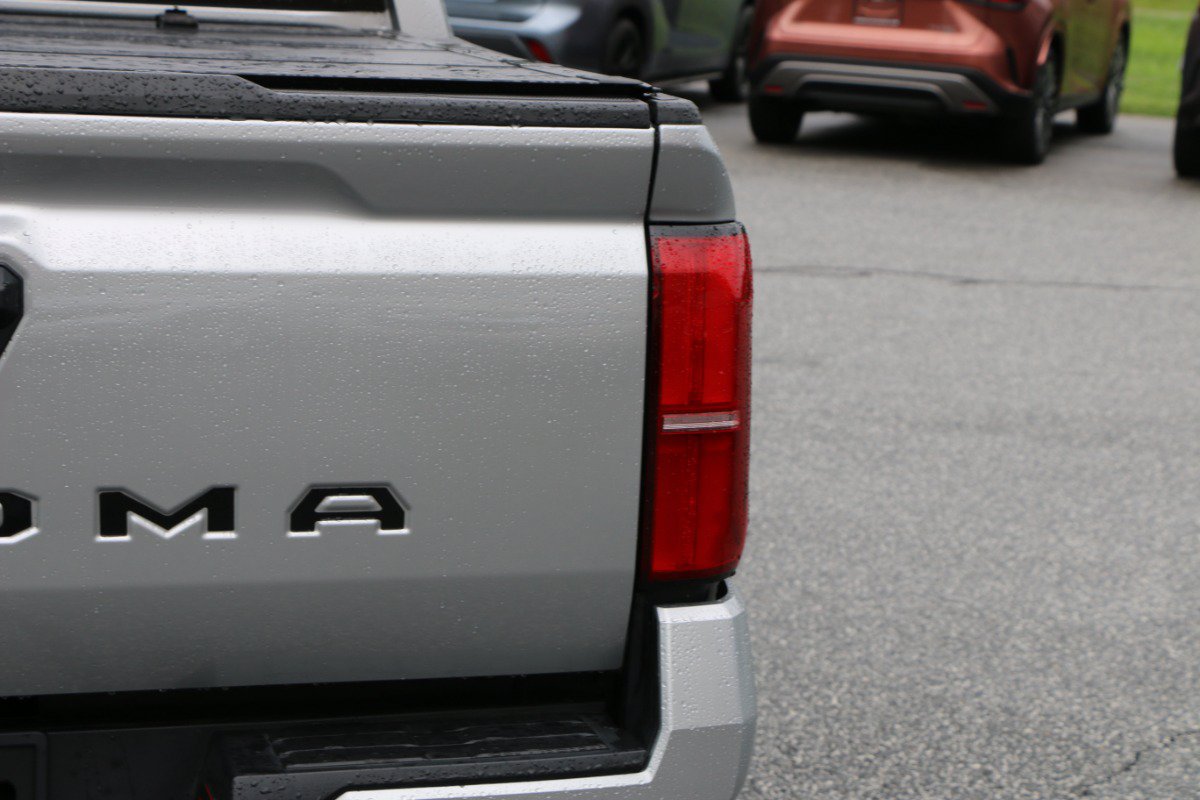 Used 2024 Toyota Tacoma TRD Off-Road AWD/4WD image 7