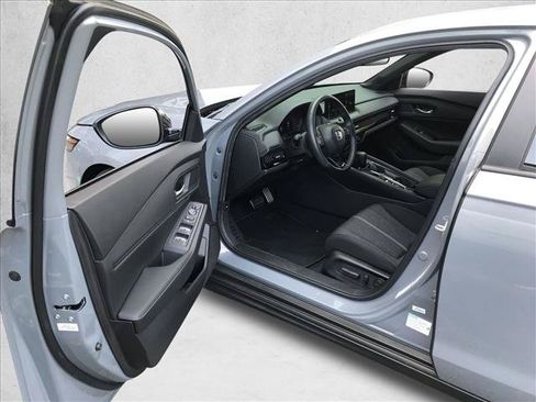 Used 2025 Honda Accord Sport image 16