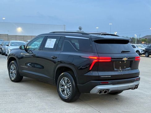 Used 2025 Chevrolet Traverse LT image 8