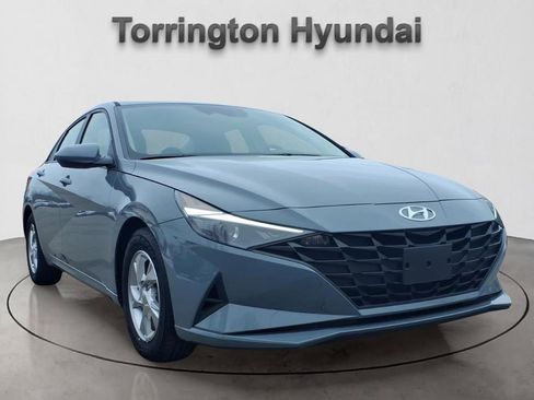 Used 2021 Hyundai Elantra SE image 1