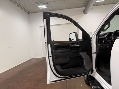 Used 2024 GMC Sierra 3500 Denali w/ Denali Reserve Package image 57