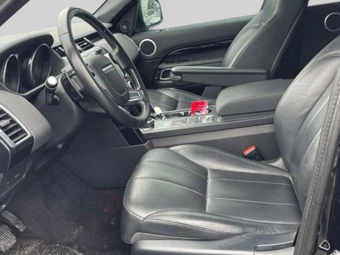 Used 2020 Land Rover Discovery SE image 3