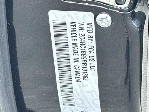 Used 2024 Chrysler Pacifica Touring-L FWD image 30