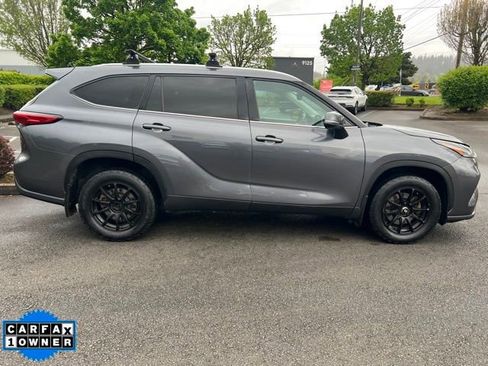 Used 2021 Toyota Highlander XLE AWD/4WD image 9
