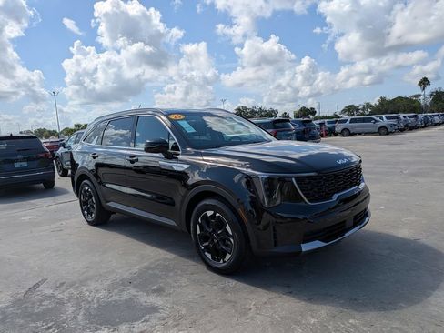 Certified 2025 Kia Sorento S FWD image 2