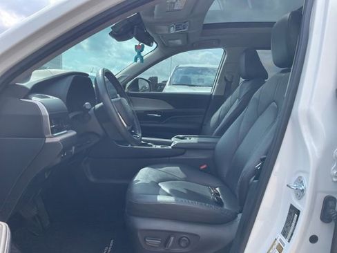 Used 2024 Toyota Grand Highlander AWD image 2