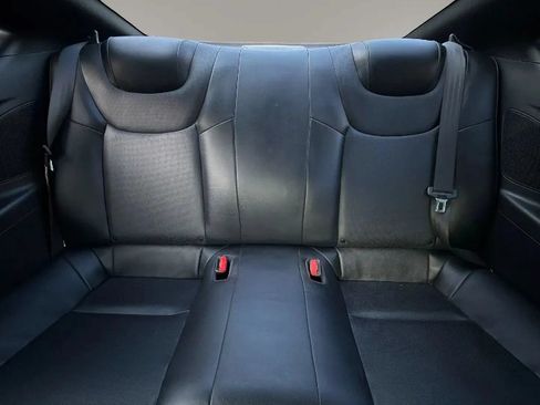 Used 2010 Hyundai Genesis 3.8 RWD image 24