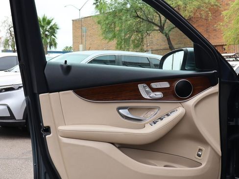 Used 2021 Mercedes-Benz GLC 300 image 37