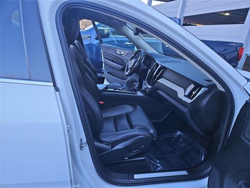 Used 2021 Volvo XC60 T6 Inscription w/ Climate Package image 30