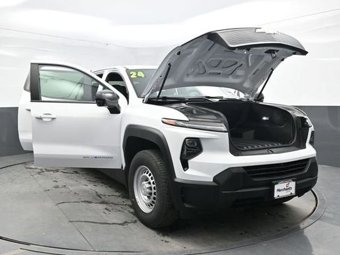 Used 2024 Chevrolet Silverado EV W/T AWD/4WD image 37