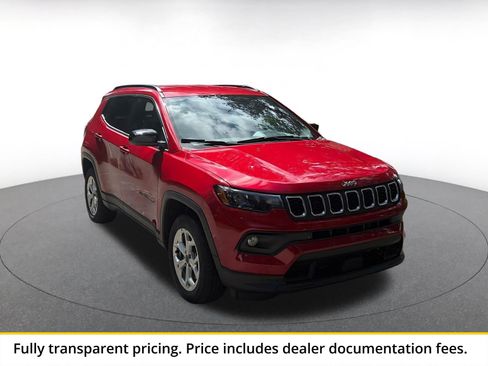 Used 2025 Jeep Compass Latitude AWD/4WD image 1