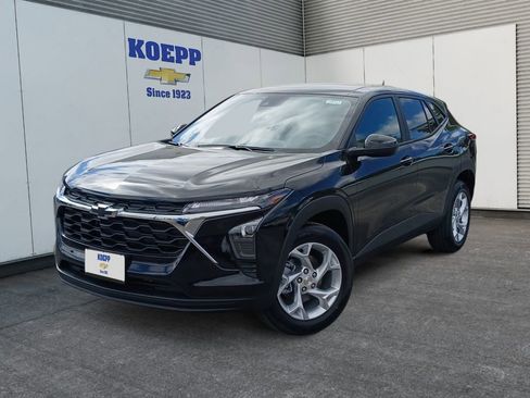 New 2026 Chevrolet Trax LS w/ LS Convenience Package image 1