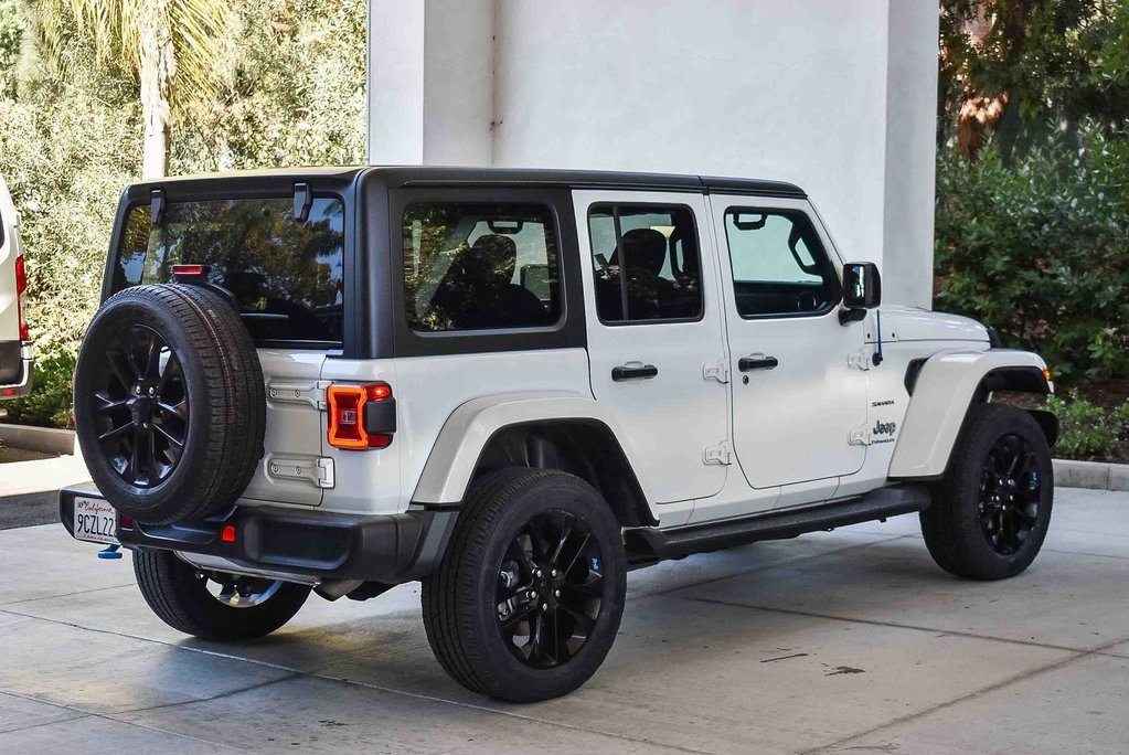 Used 2023 Jeep Wrangler Unlimited Sahara AWD/4WD image 6