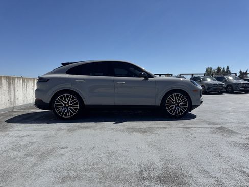 Used 2024 Porsche Cayenne S AWD/4WD image 9