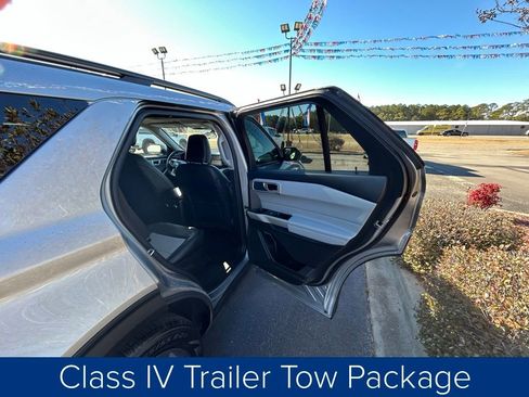 Used 2022 Ford Explorer XLT w/ Equipment Group 202A image 21