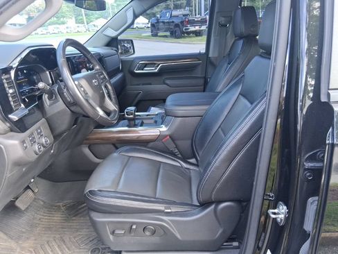 Used 2023 Chevrolet Silverado 1500 RST AWD/4WD image 17