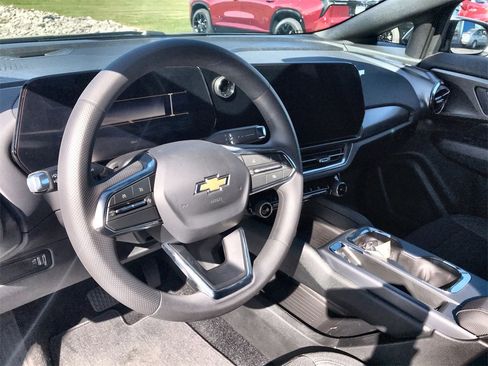 New 2026 Chevrolet Equinox EV LT image 14