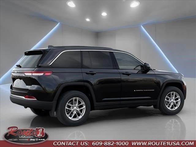 New 2026 Jeep Grand Cherokee Laredo w/ MOPAR Finishing Package AWD/4WD image 5