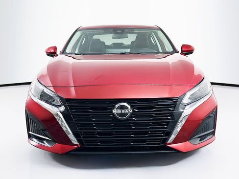 Used 2023 Nissan Altima 2.5 SV w/ SV Premium Package FWD image 2