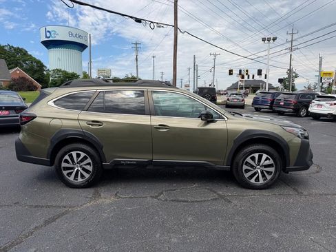 Used 2023 Subaru Outback Premium AWD/4WD image 3
