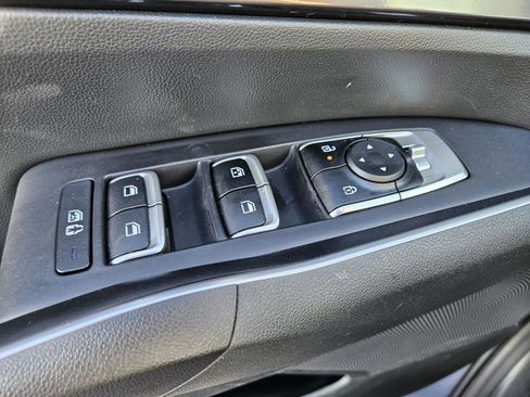 Used 2024 Kia Sorento S image 30