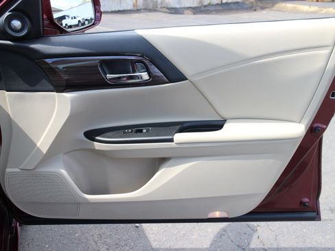 Used 2016 Honda Accord Touring image 30