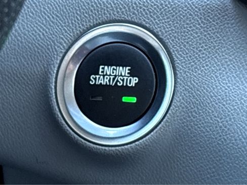 Used 2023 GMC Terrain SLE w/ Driver Convenience Package image 9