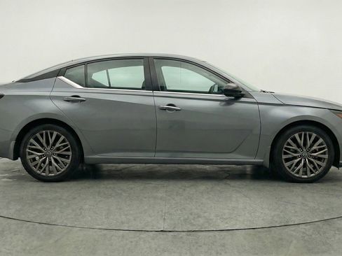 Used 2025 Nissan Altima 2.5 SV image 11