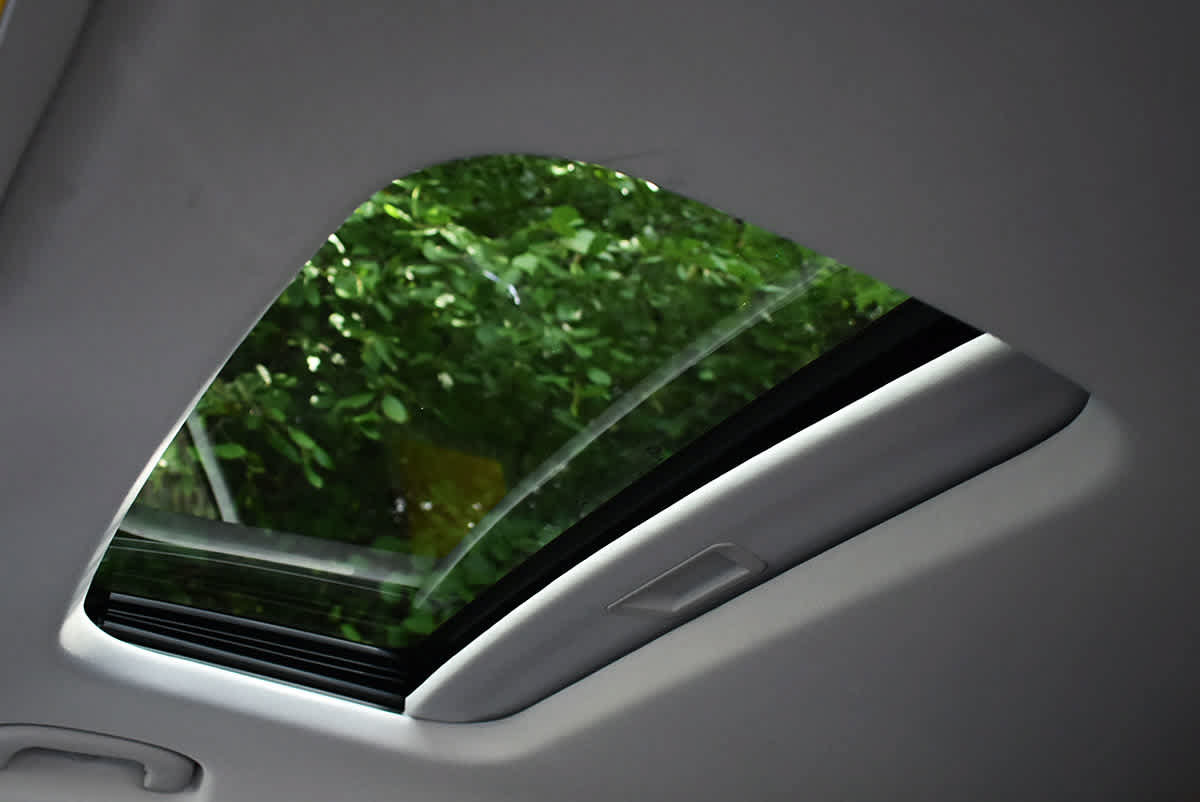 New 2026 Chevrolet Trax LT w/ Sunroof Package FWD image 8