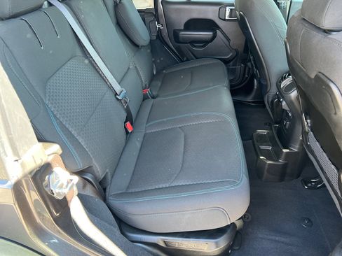 Used 2025 Jeep Wrangler Unlimited Rubicon 4xe w/ Convenience Group image 15