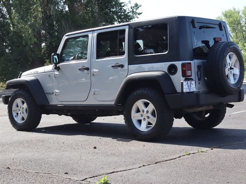 Used 2007 Jeep Wrangler Unlimited Rubicon w/ Dual Top Group AWD/4WD image 7