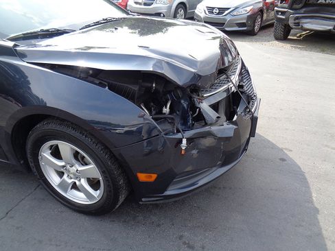 Used 2014 Chevrolet Cruze LT image 2