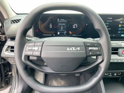 Used 2025 Kia K4 LX image 40