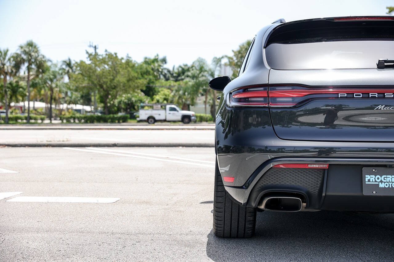 Used 2022 Porsche Macan AWD/4WD image 17