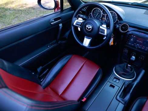 Used 2006 MAZDA MX-5 Miata Sport image 14