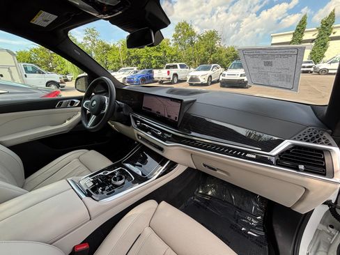 Used 2025 BMW X7 M60i w/ Climate Comfort Package AWD/4WD image 26