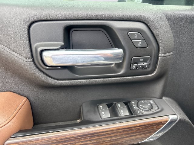 Used 2020 Chevrolet Silverado 2500 High Country w/ Technology Package AWD/4WD image 13