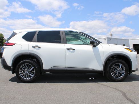 Used 2023 Nissan Rogue S AWD/4WD image 6