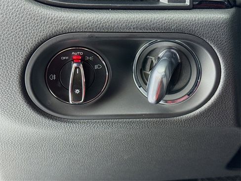 Used 2025 Porsche Macan image 15