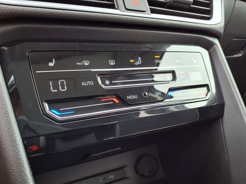 New 2026 Volkswagen Taos SE image 18