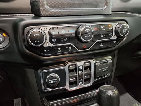 Used 2023 Jeep Gladiator Sport AWD/4WD image 15