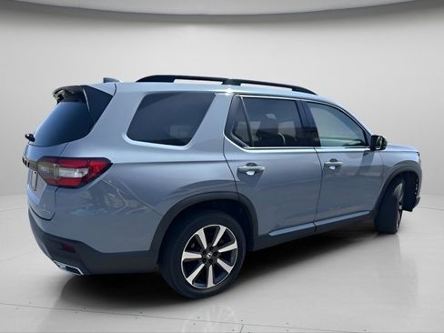 Used 2023 Honda Pilot Touring image 6