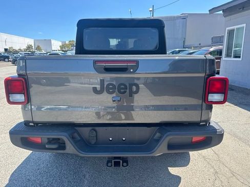 Used 2022 Jeep Gladiator Sport AWD/4WD image 6