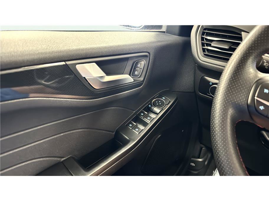 Used 2025 Ford Escape ST-Line FWD image 31