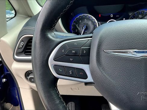 Used 2021 Chrysler Pacifica Touring-L w/ Uconnect Theater Family Group AWD/4WD image 9