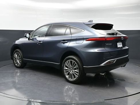 Used 2024 Toyota Venza XLE image 7