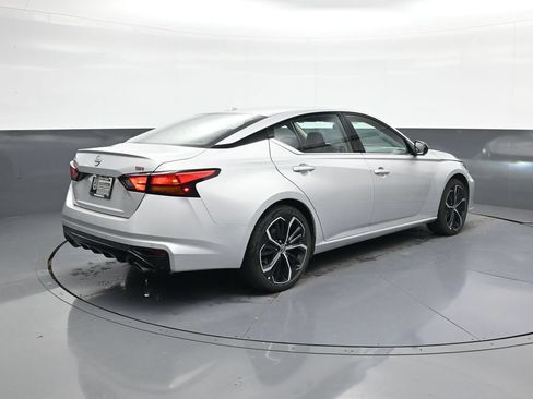 Certified 2025 Nissan Altima 2.5 SR FWD image 10