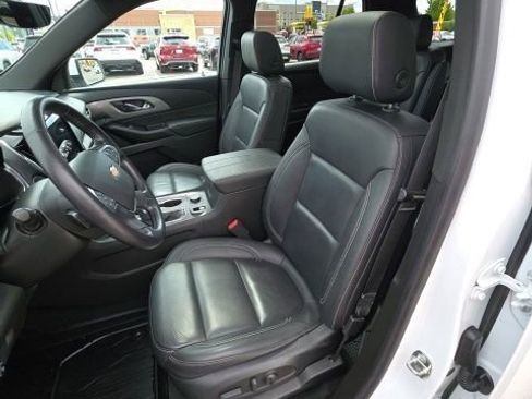 Used 2022 Chevrolet Traverse LT w/ LT Premium Package AWD/4WD image 11