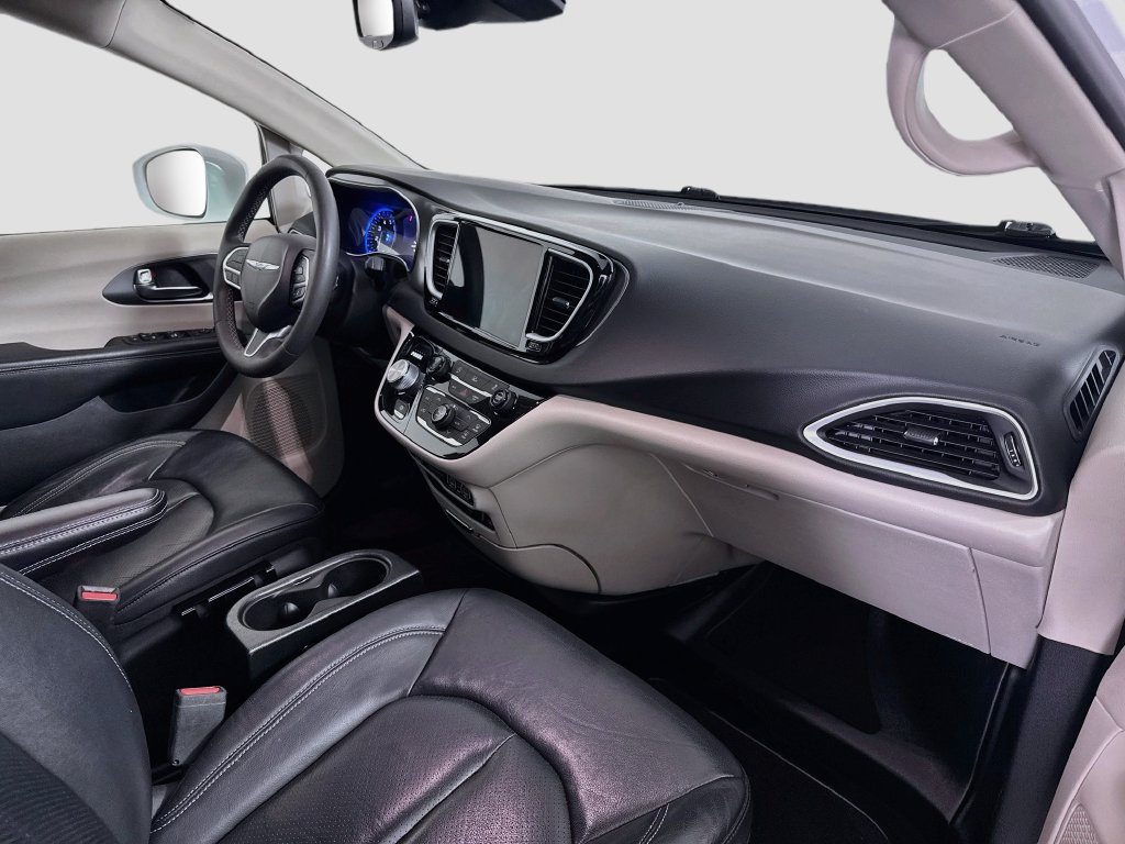 Used 2022 Chrysler Pacifica Touring-L FWD image 30