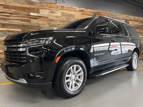 Used 2022 Chevrolet Suburban LT image 11